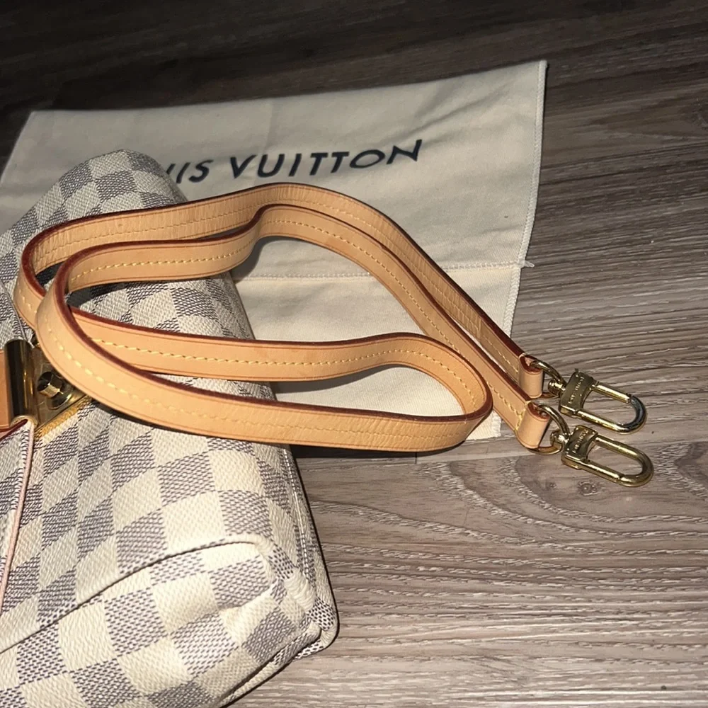Authentic Louis Vuitton croisette in azur/pink interior - Picture 10 of 17